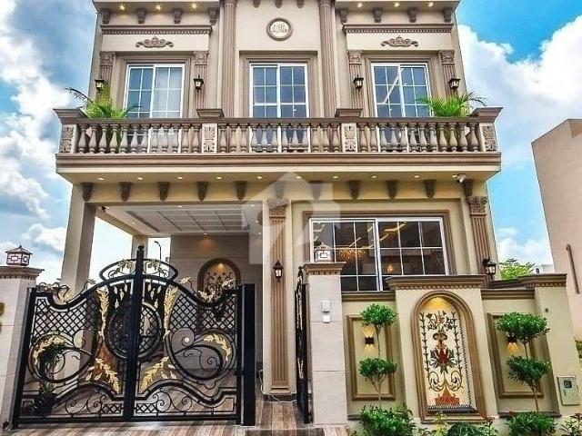 5 Marla Royal Classic Villa With Double Hight Lobby Facing Park