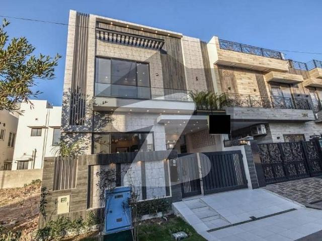 5 Marla Slightly Used Modern House At A Prime Location