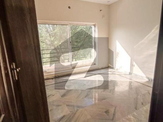 5 Marla Triple Story Corner House for Rent in D 12/1