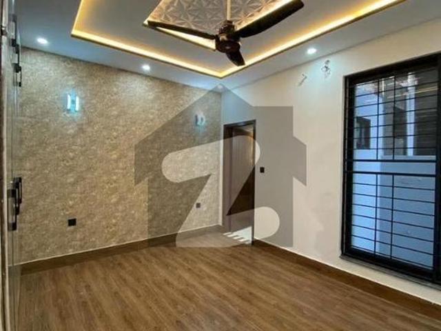 5 Marla Ultra Modern Design House Available For Sale Prime Location Solid Construction All Facilities Available Here. Central Park Housing Scheme