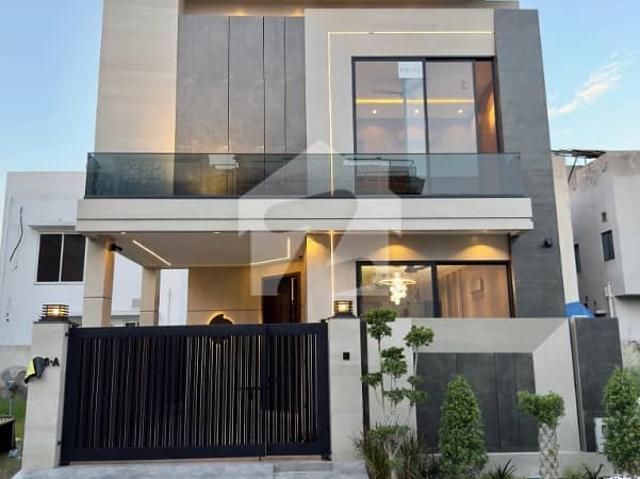5 marla ultra modren house near to park direct main to approach in dha phase