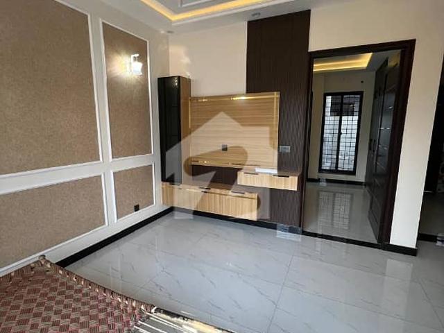 5 marla upper portion available for rent in eden bolivard housing society college road lahore