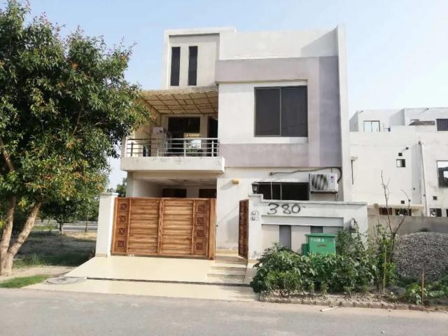 5 Marla Used House Facing Park Sale in Bahria town Lahore Bahria Town ID 54163
