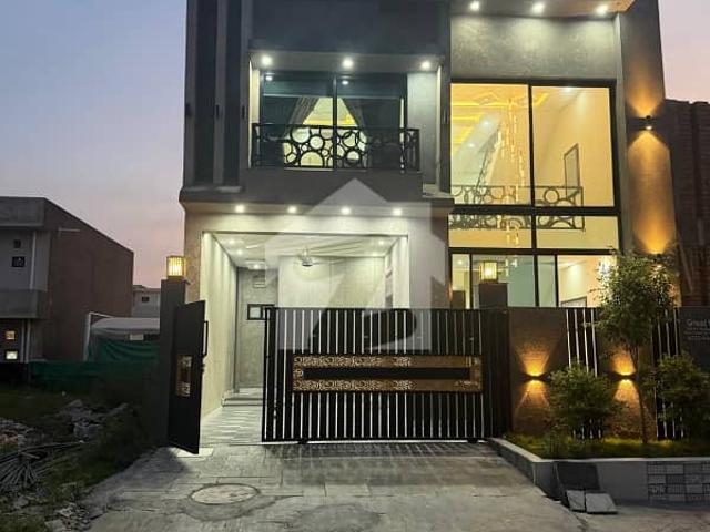 5 Marla 25*50 Carpeted Street + Near by 85 Kanal Central Park