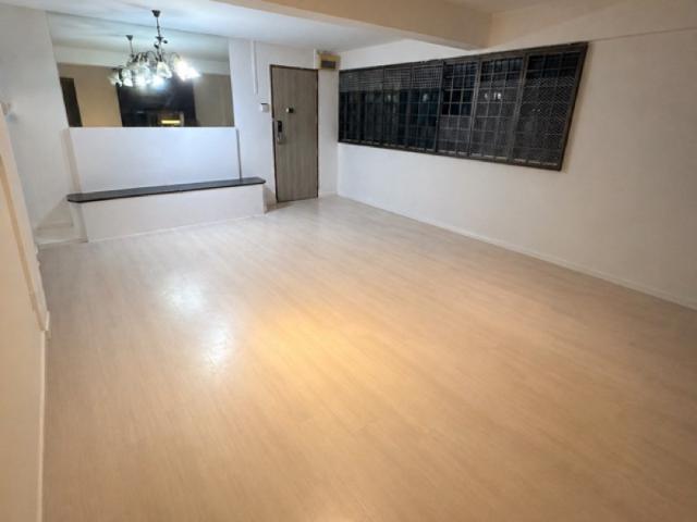5 Marsiling Drive HDB Apartment For Sale, $450,000, 3 Bed 1 Bath 968 sqft $465.00 psf
