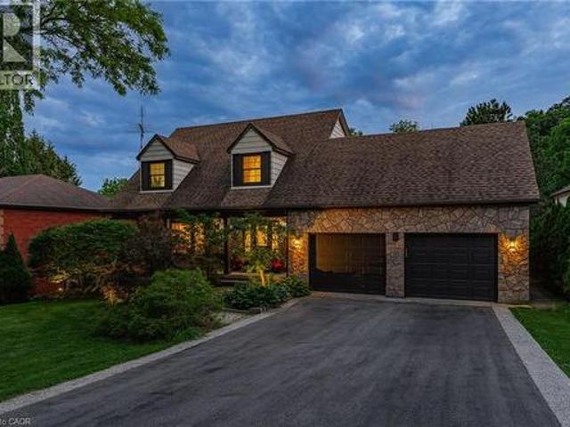 5 Mays Crescent, Waterdown, ON, L8B 0G4 house for sale | Listing ID 40852 | Royal LePage