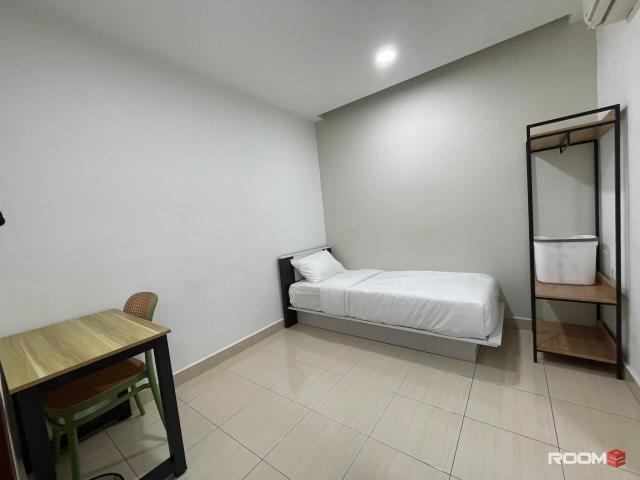 5 min to The mines8min to MRT Immediate move in 0 deposit