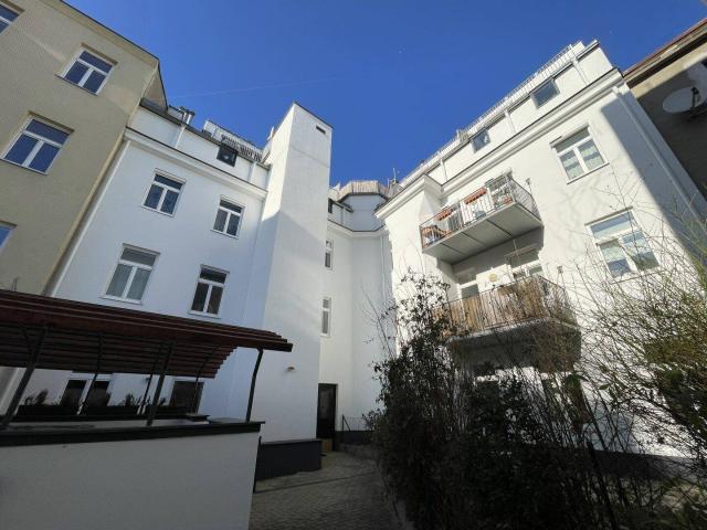 5 Min. zur zukünftigen U5 Station Elterleinplatz! Unbefristet vermietete 2 Zimmer Wohnung in frisch saniertem Haus in 1170 Wien zu verkaufen!