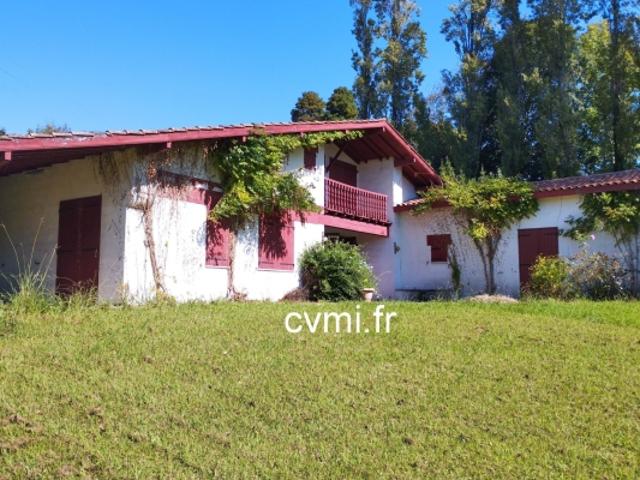 5 min de la gare de St Jean de Luz, maison de charme à rénover