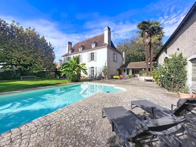 5 Min Lescar Charmante maison Béarnaise de caractère avec. 285m² Pau