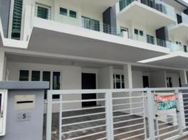 5 min Penang Airport 3 Storey House Gated and Guarded