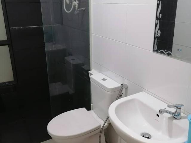 5 mins walk to KDU Inclusive all Utilities except aircond Free Wifi Free Cleaning Fully furnish room at Utropolis