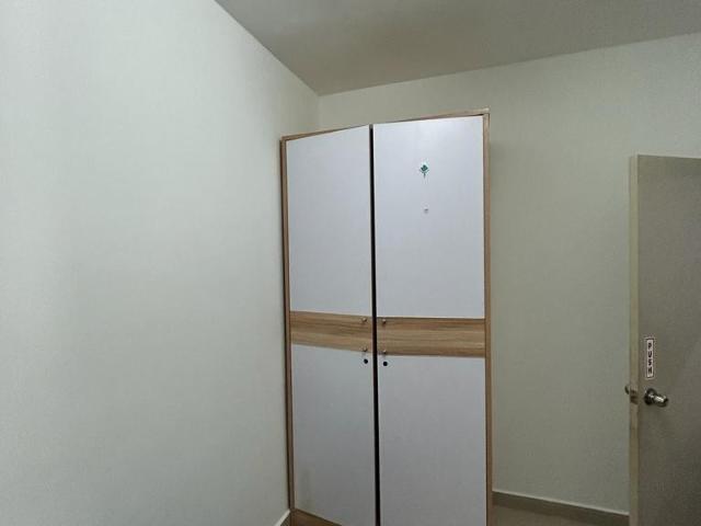 5 mins walk to LRT Direct access to shopping mall Free Wifi Fully furnished Single Room at Pacific Place Ara Daman