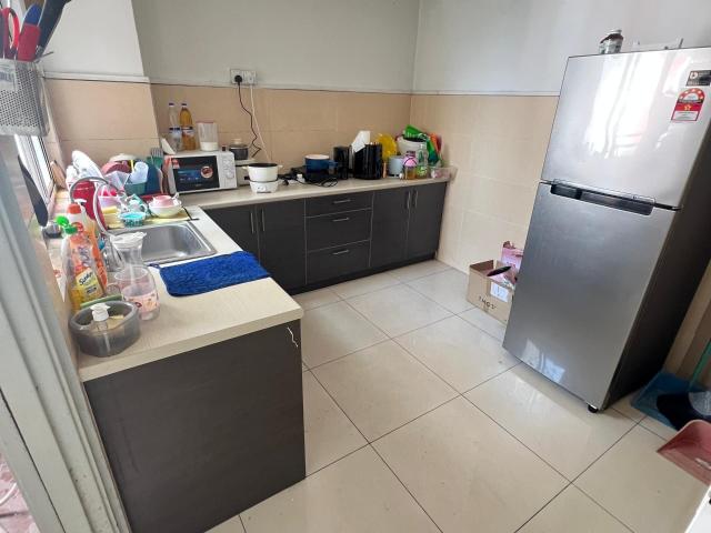 5 mins walk to LRT Inclusive all Utilities Free Wifi Free Cleaning Fully Furnished Room at Main Place Subang Jaya