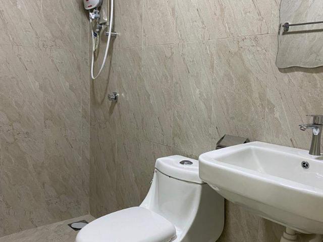 [5 Mins walk to LRT! ]Newly Renovated with Air Con Medium Room at The Hamilton