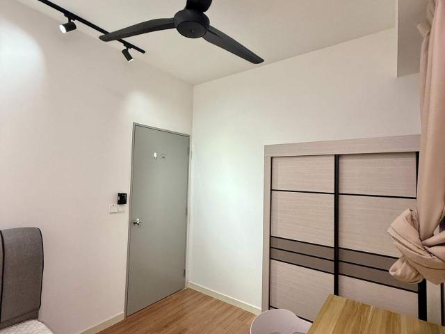 5 mins walk to mrt maluriready to move insingle room at m vertica kl city residences, cheras