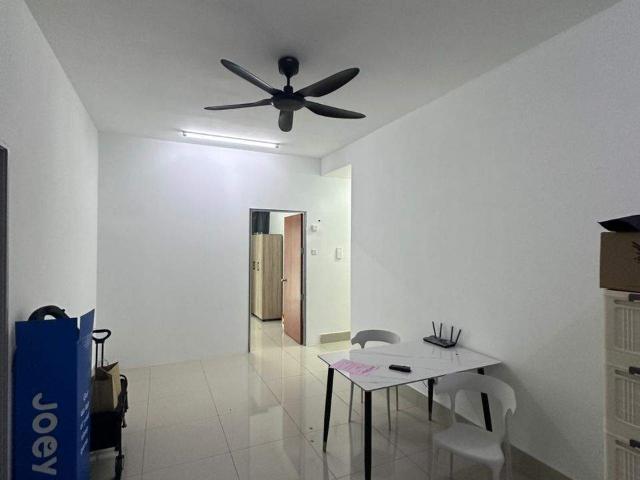 5 Mins Walk to Salak Selatan LRT | Fully Furnished Medium Room