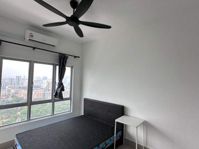 5 Mins Walk to Salak Selatan LRT | Middle Room Fully Furnished for Rent!