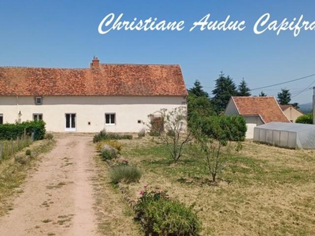 5 minutes de Génelard, au calme, maison en pierre, de plain pied, rénovée en 2025, de 118.50 m², 135 m² de grenier aménageable, sur terrain de 2 161 m²
