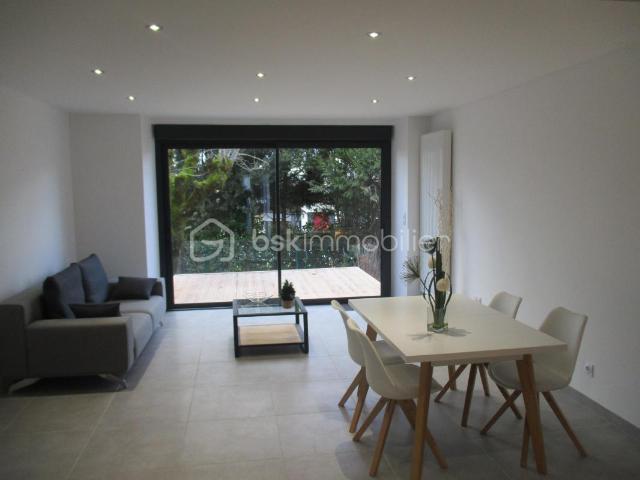 5 MINUTES DU CENTRE VILLE, SUPERBE APPARTEMENT T2 NEUF DANS MAISON AVEC TERRASSE
