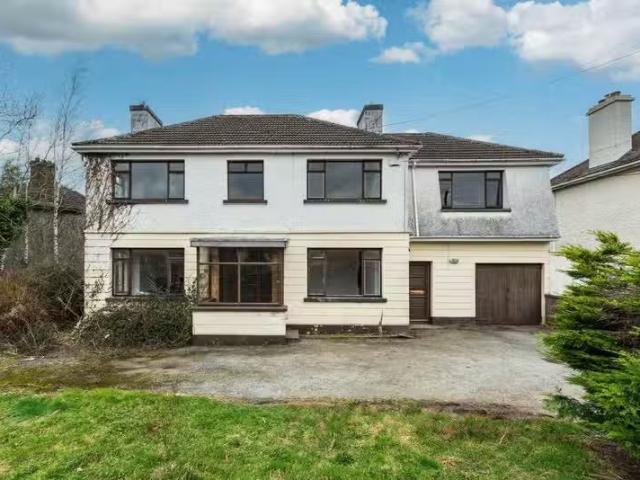 5 Moore Park, Newbridge, Co. Kildare, W12KF29 is for sale