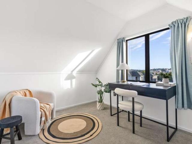 5 Newport Place, Forrest Hill, North Shore City
