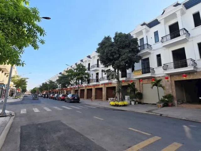 5. Nhà Phố 1 Trệt 2 Lầu 1 Sân Thượng – Trung Tâm TPHCM Sở Hữu Chỉ 700TR