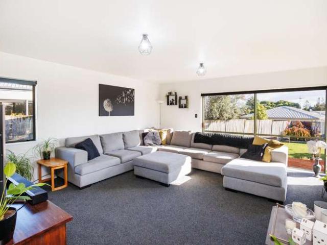 5 Abby Road, Fitzherbert, Palmerston North City