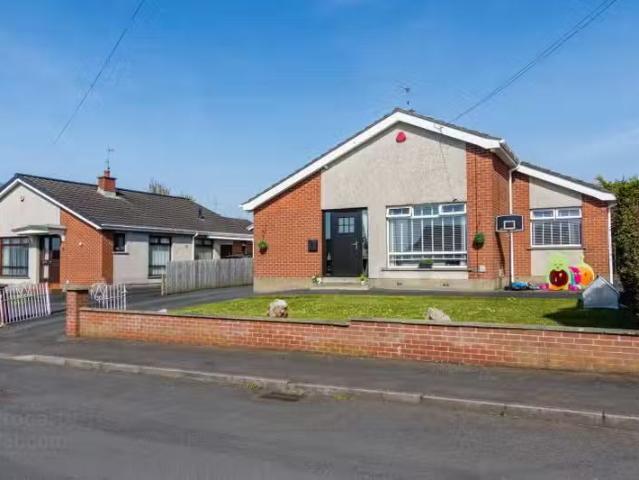 5 Adlon Crescent