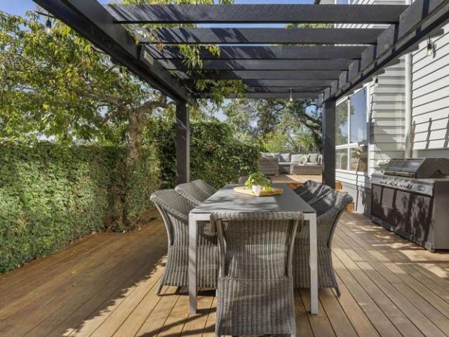 5 Aotearoa Terrace, Murrays Bay, North Shore City
