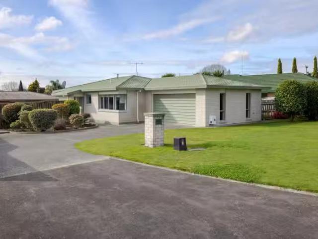 5 Burnt Oak Drive, Pyes Pa, Tauranga