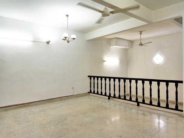5 Bed Terrace Link House for Home Rental in Jalan SS2 2,000sqft
