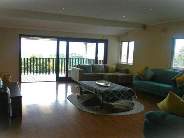 5 Bed House in Manors