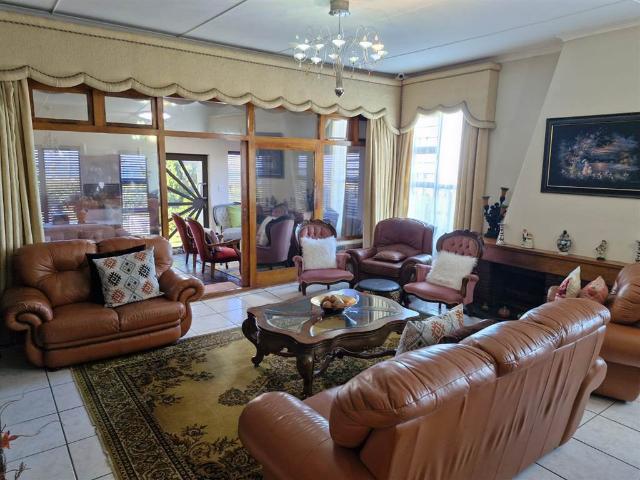5 Bed House in Sunny Ridge