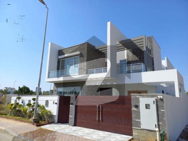 5 Bed Room Luxury Villa at Prime Location in Bahria Town Karachi, 2km from main gate, near commercial, gallery and IMTIAZ Mega Store Bahria Hills
