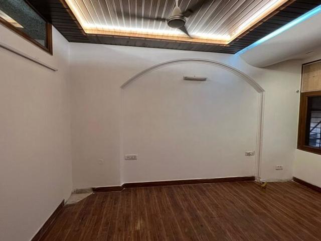 5 Bedroom 2000 Sq.Ft. Apartment in Rohini Sector 13 Delhi Listing ID: #10013