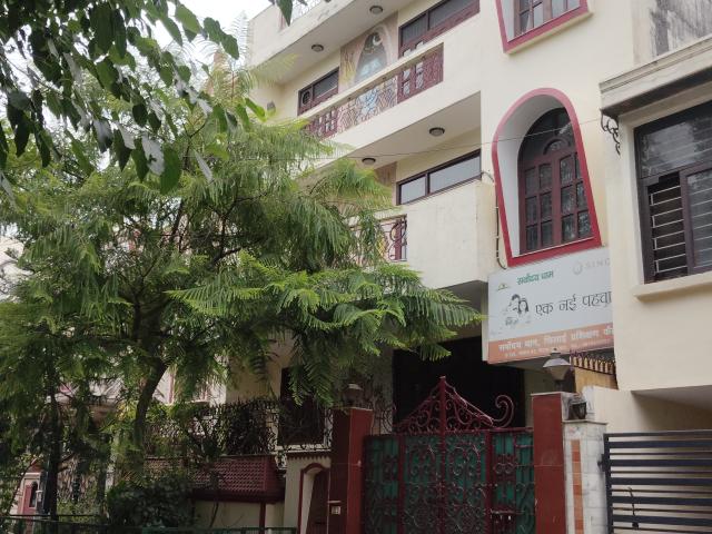 5 Bedroom 200 Sq.Mt. Independent House in Sector 52 Noida Listing ID: #8914