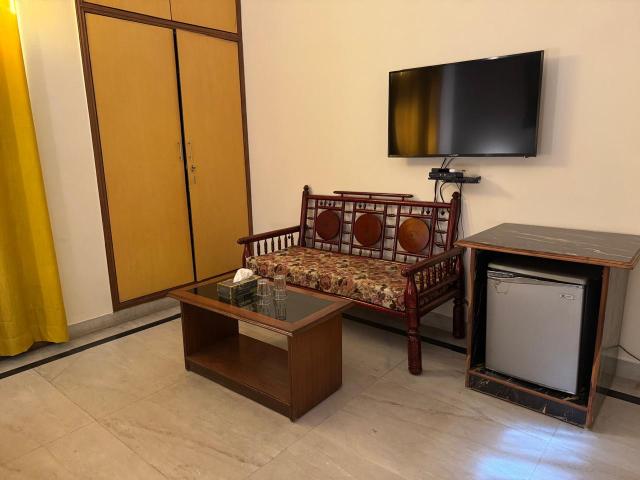 5 Bedroom 200 Sq.Yd. Builder Floor in Nizamuddin Delhi Listing ID: #9531