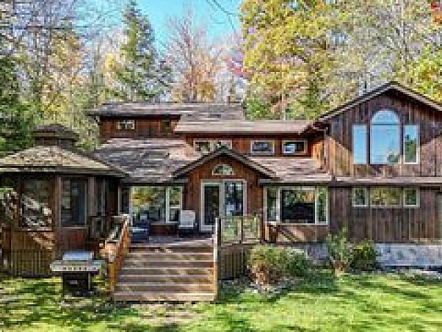 5 Bedroom 2 Bath Cottage On Chandos Lake
