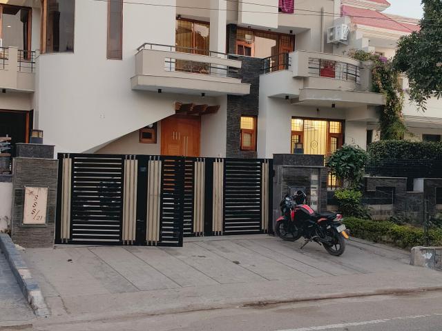 5 Bedroom 350 Sq.Yd. Independent House in Sector 10 Panchkula Listing ID #8980