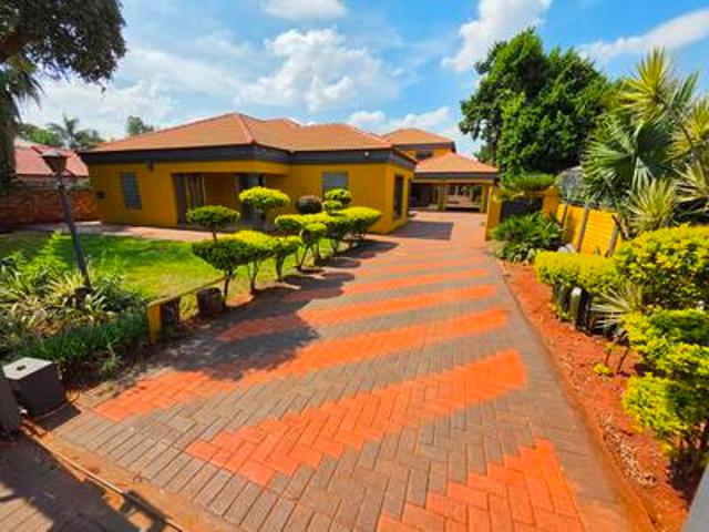 5 bedroom, 4 bathroom house