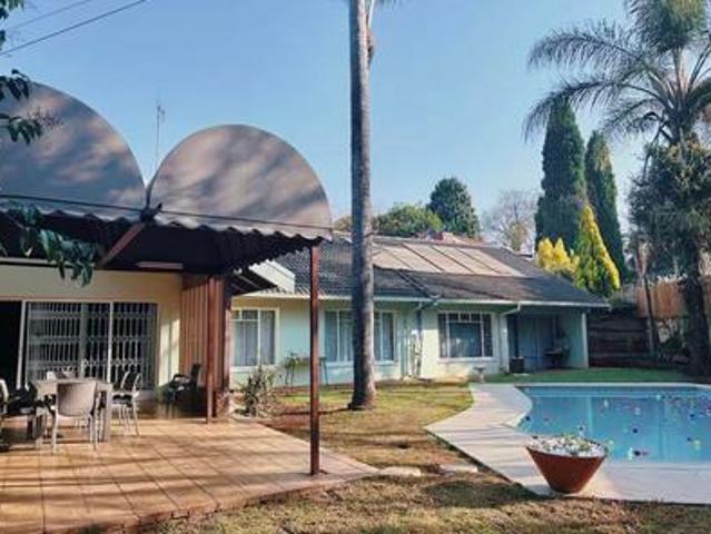 5 bedroom 4 bathroom house in lynwood glen