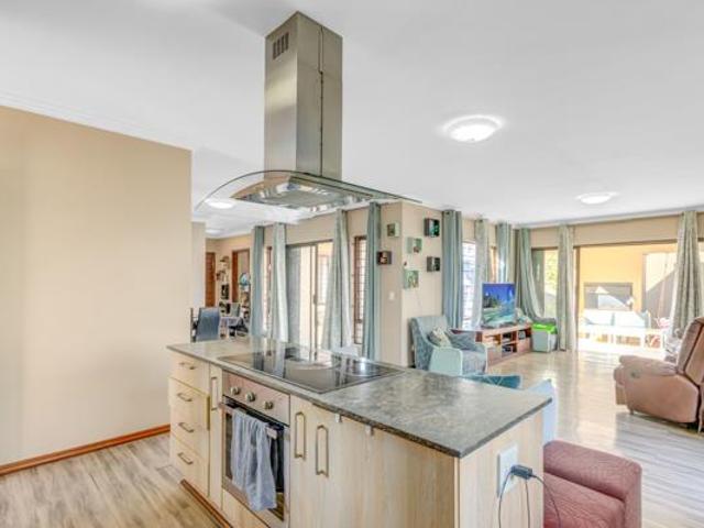 5 Bedroom Cluster in Barbeque Downs