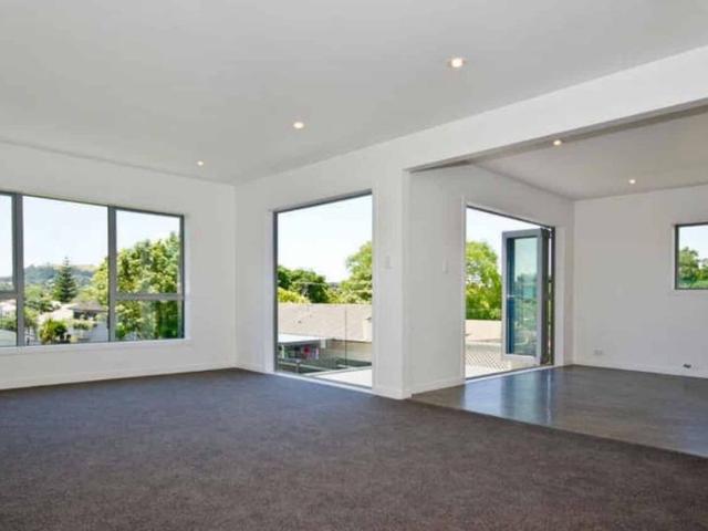 5 Bedroom and 5 bathrooms Mt Eden