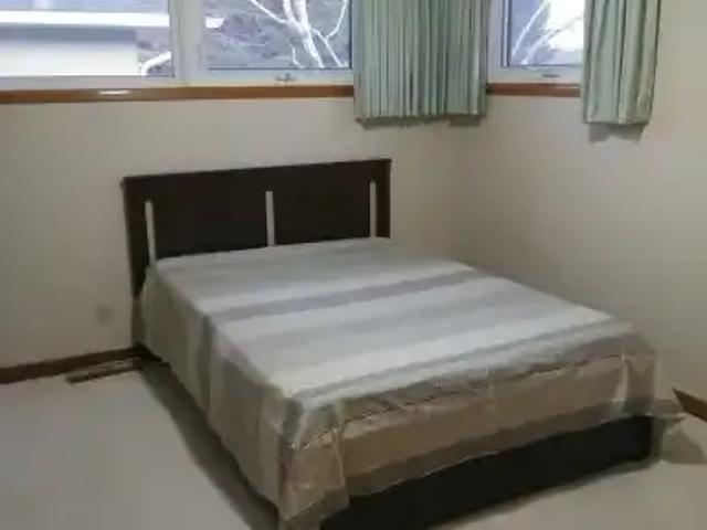 5 Bedroom Apartment Calgary AB 104180895