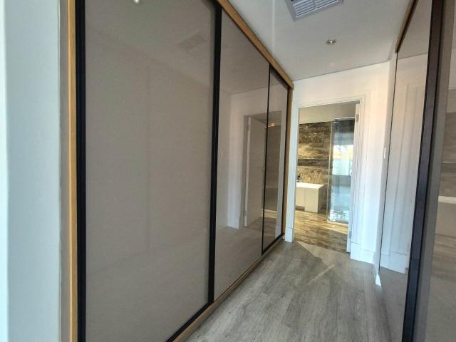 5 Bedroom Apartment / Flat For Sale in Umhlanga Ridge
