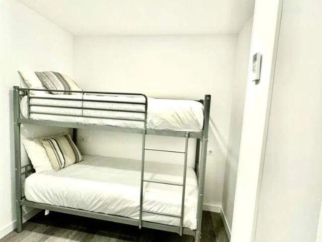 5 bedroom apartment for rent in Embajadores, Madrid