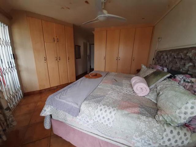 5 Bedroom Apartment in Uvongo