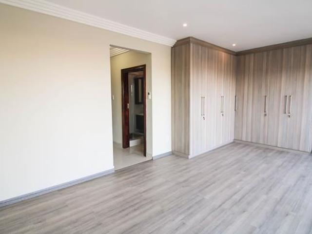 5 Bedroom Apartment in Umhlanga Rocks