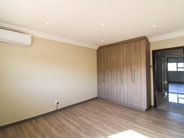 5 Bedroom Apartment in Umhlanga Rocks